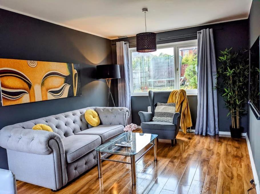 Hidden Gem !Stunning 3 Bedroom Home In Sheffield Handsworth Exteriör bild